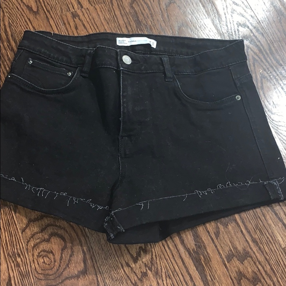 ZARA Black basic jean shorts size8, perfect fit!
